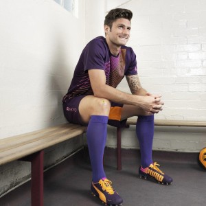 排列五开奖号码|中超巅峰对决，深足三外援鏖战海港，金特罗奥斯卡演绎中场艺术