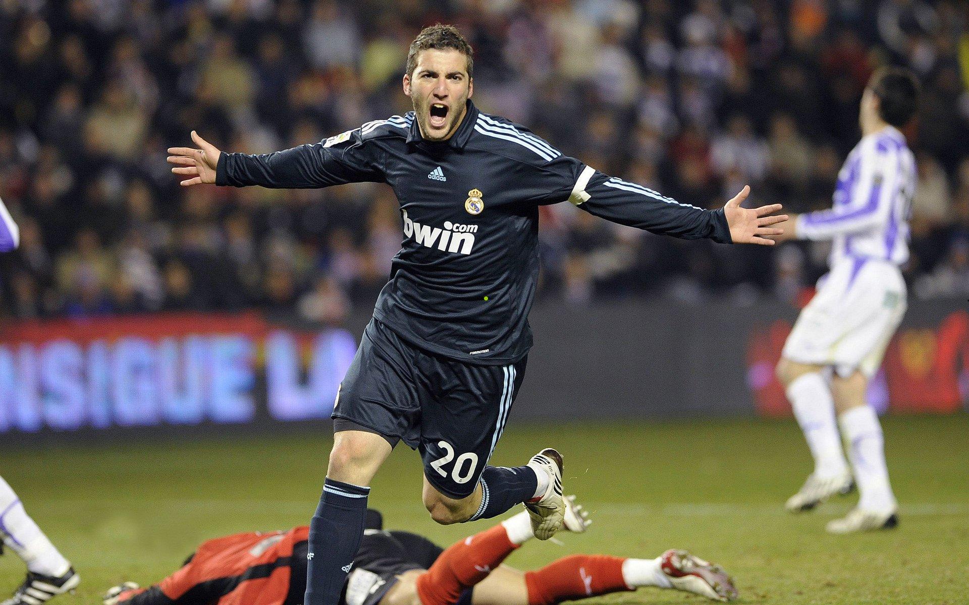 蒿神回归独造两球难救主 武汉三镇后防频现漏洞陷保级危机